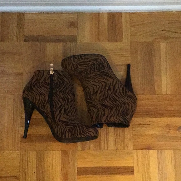 Cute pair of high heels with tiger prints